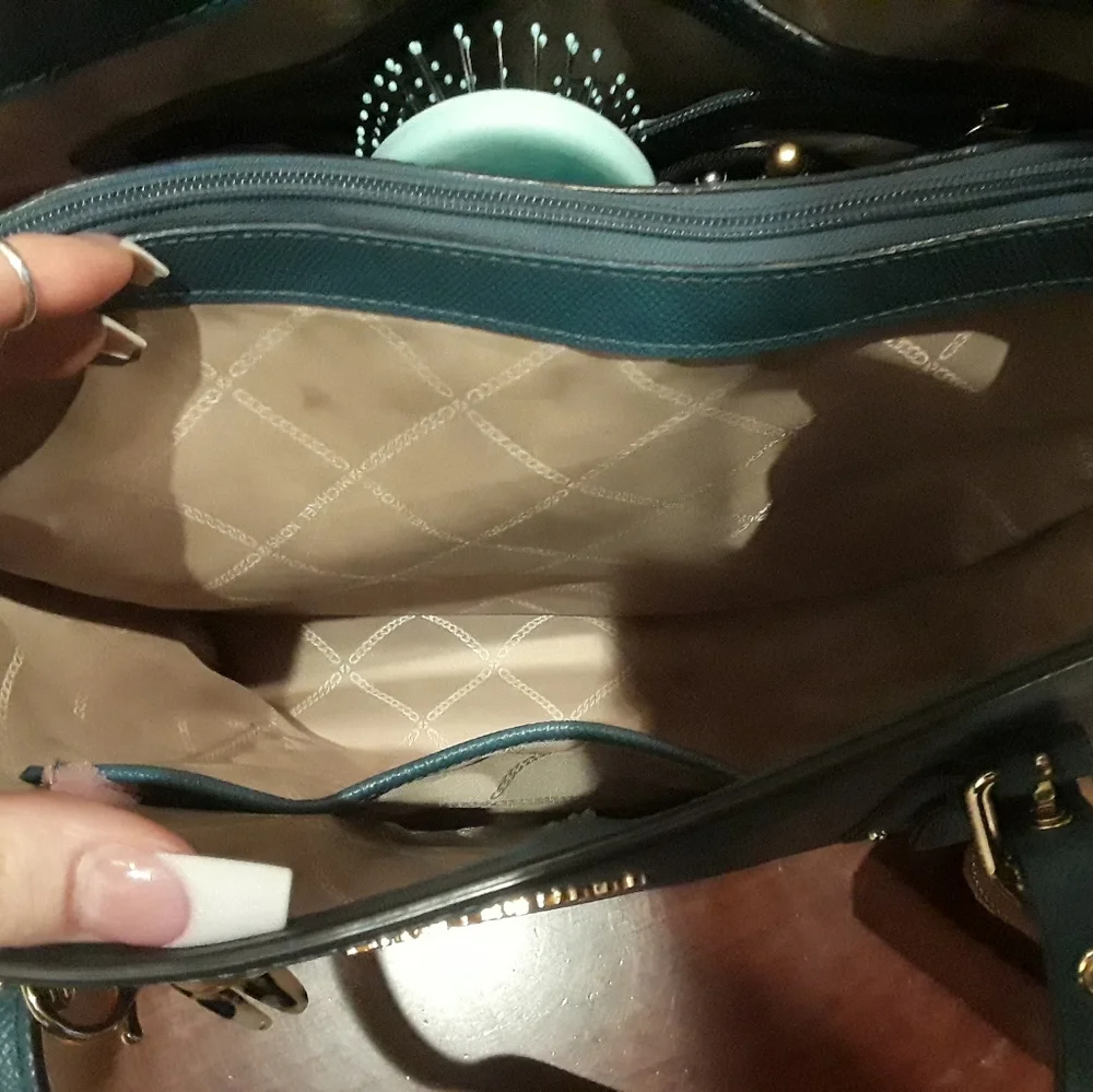 Michael Kors East West Voyager Tote Bag - Picture 10 of 16